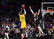 半岛体育亚洲官网-太阳逆袭湖人，系列赛比分扳平