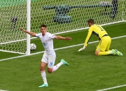 半岛体育平台-拜仁慕尼黑边锋火力全开，攻破对手防线的简单介绍