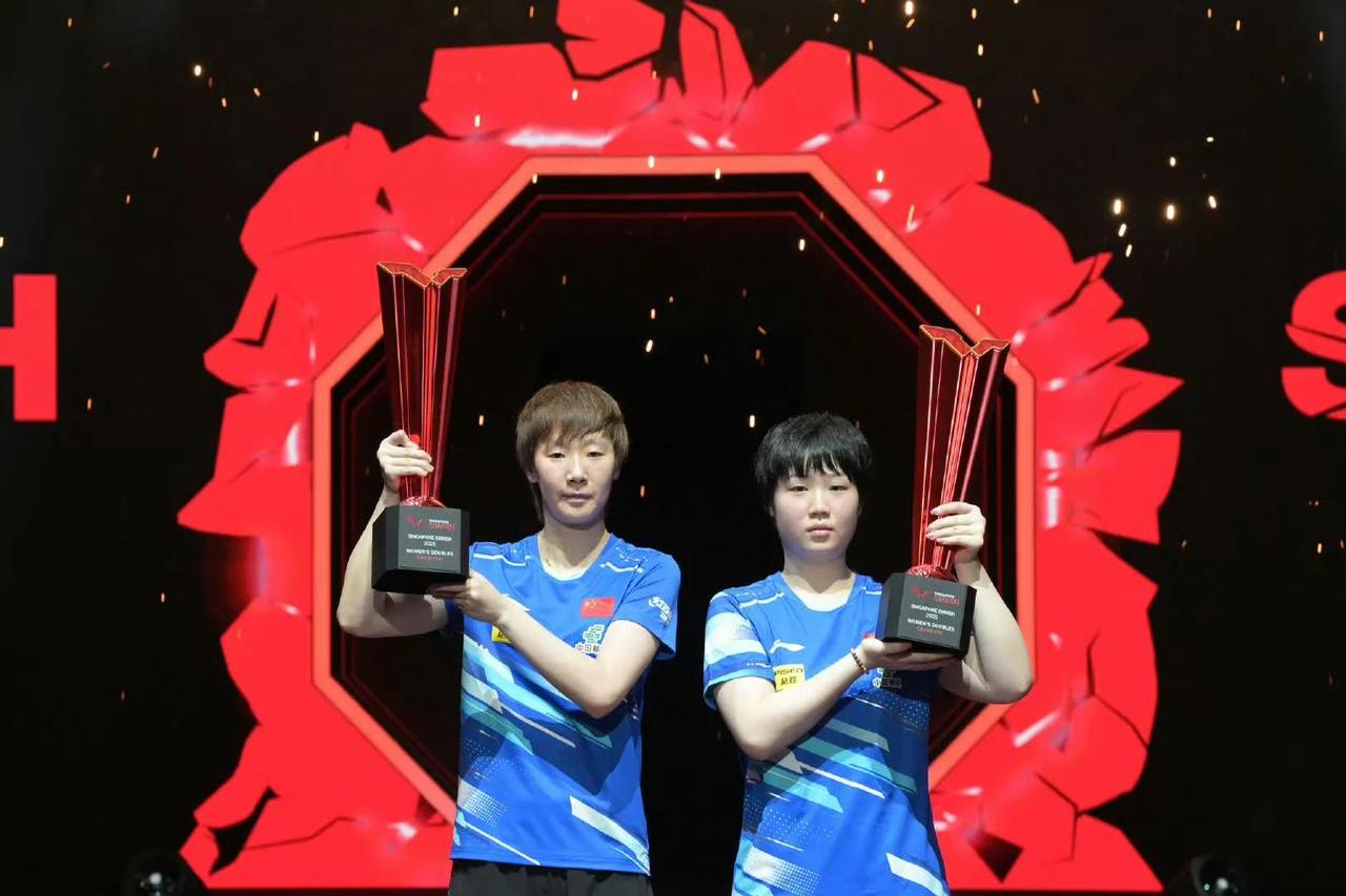 队友默契配合，共同摘得桂冠的简单介绍