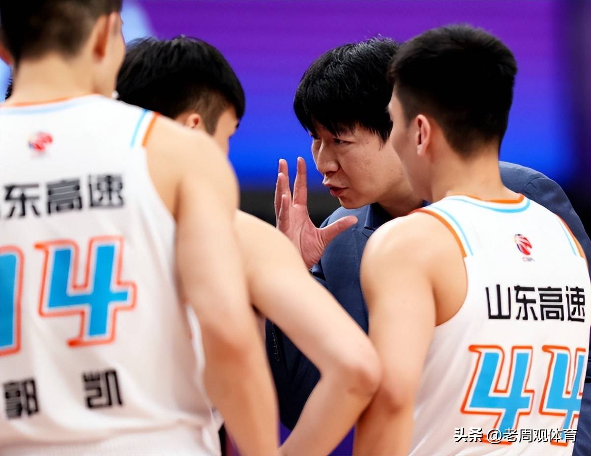 四川男篮士气高昂,一举击败对手 四川男篮士气高昂,一举击败对手