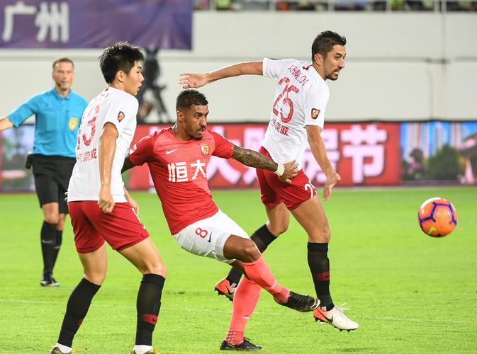 广州恒大球队调整战术,备战下一场比赛 广州恒大球队调整战术,备战下一场比赛