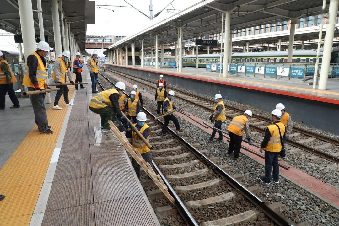 运动员在比赛中克服困难开创局面 运动员在比赛中克服困难开创局面