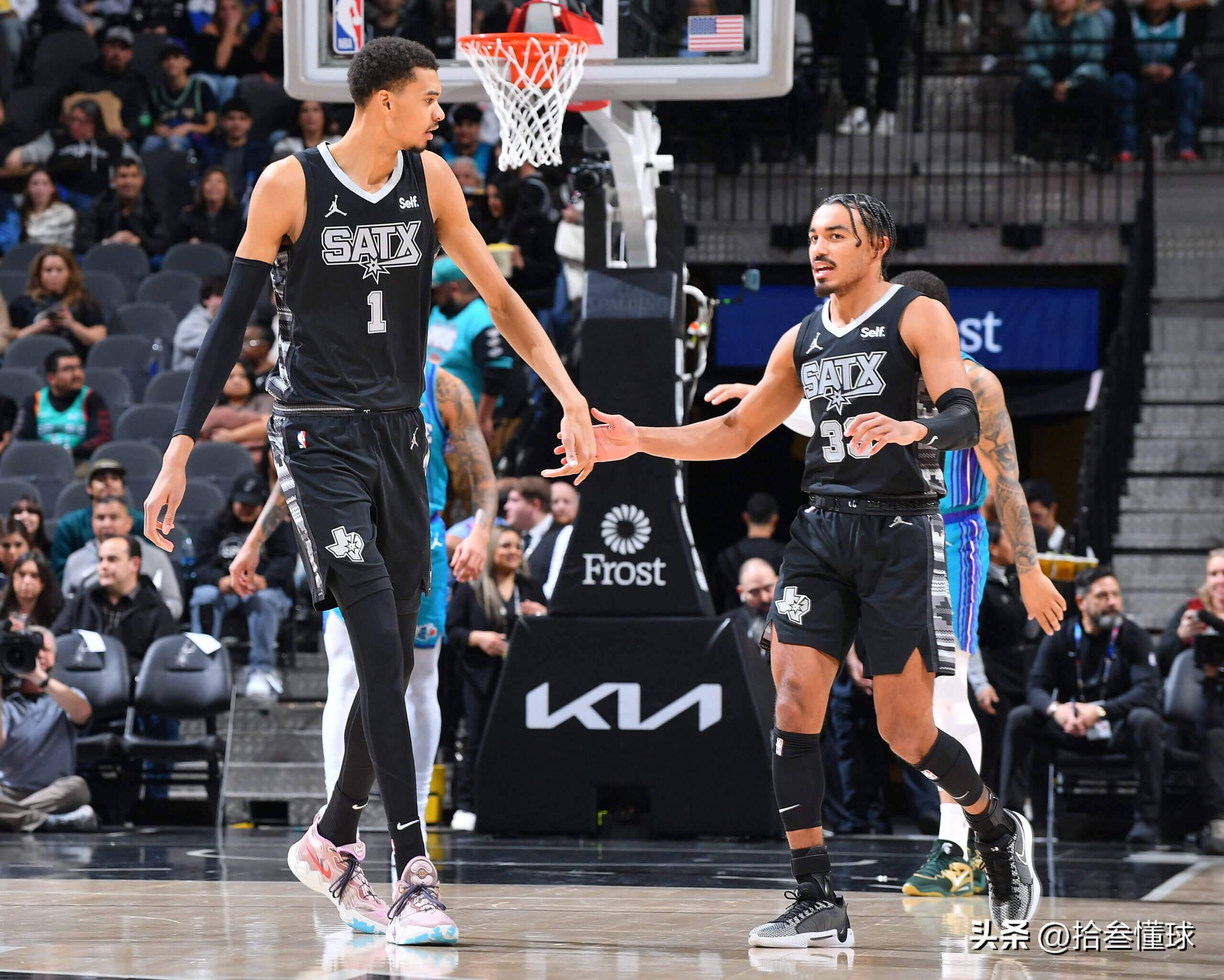 马刺队员展现出色表现，助球队获得胜利的简单介绍