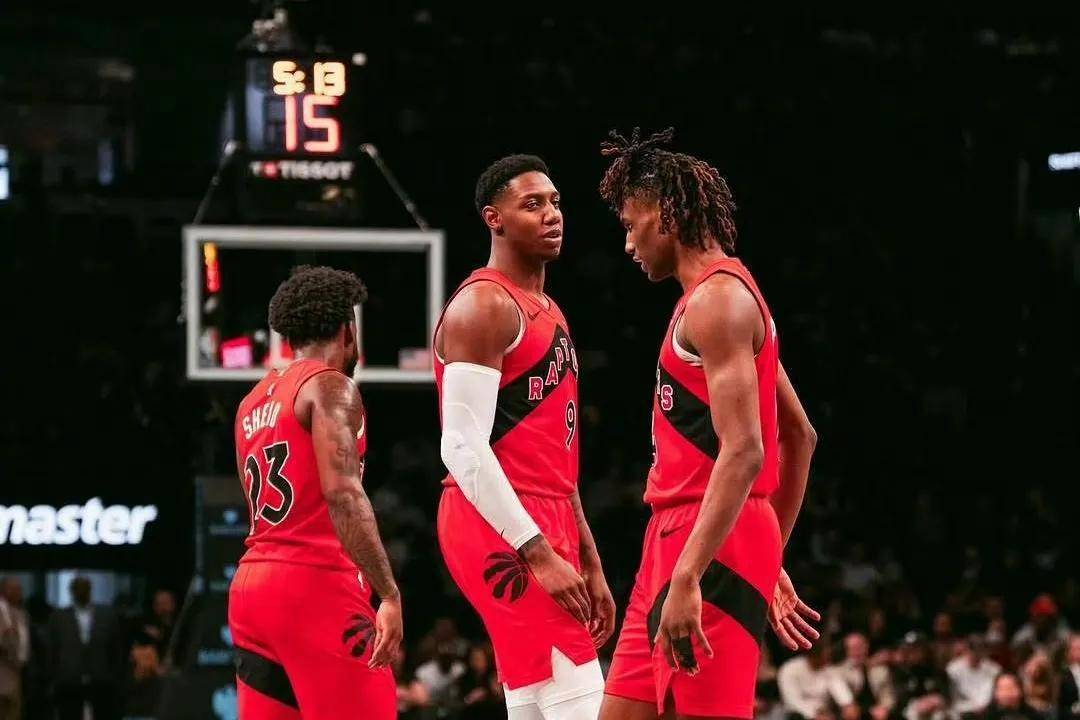 猛龙后卫神勇表现，率队击败对手