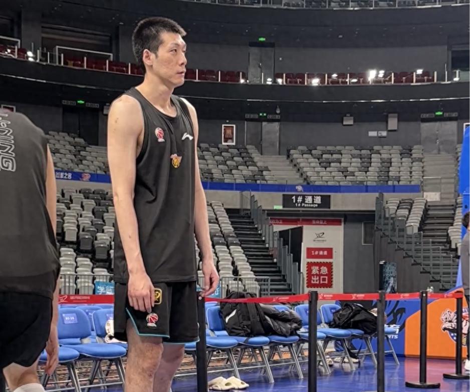 新疆队全力备战关键比赛，全队士气高涨的简单介绍