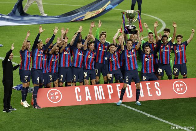 包含布斯克茨梅开二度，巴萨主场大胜的词条