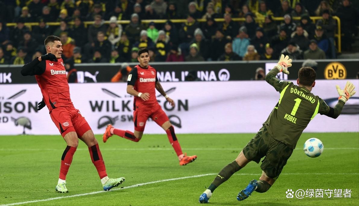 曼联年轻防线崩塌,英超豪门欧洲告终 曼联年轻防线崩塌,英超豪门欧洲告终