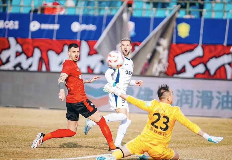 包含热门球队对决，最终双方握手言和的词条