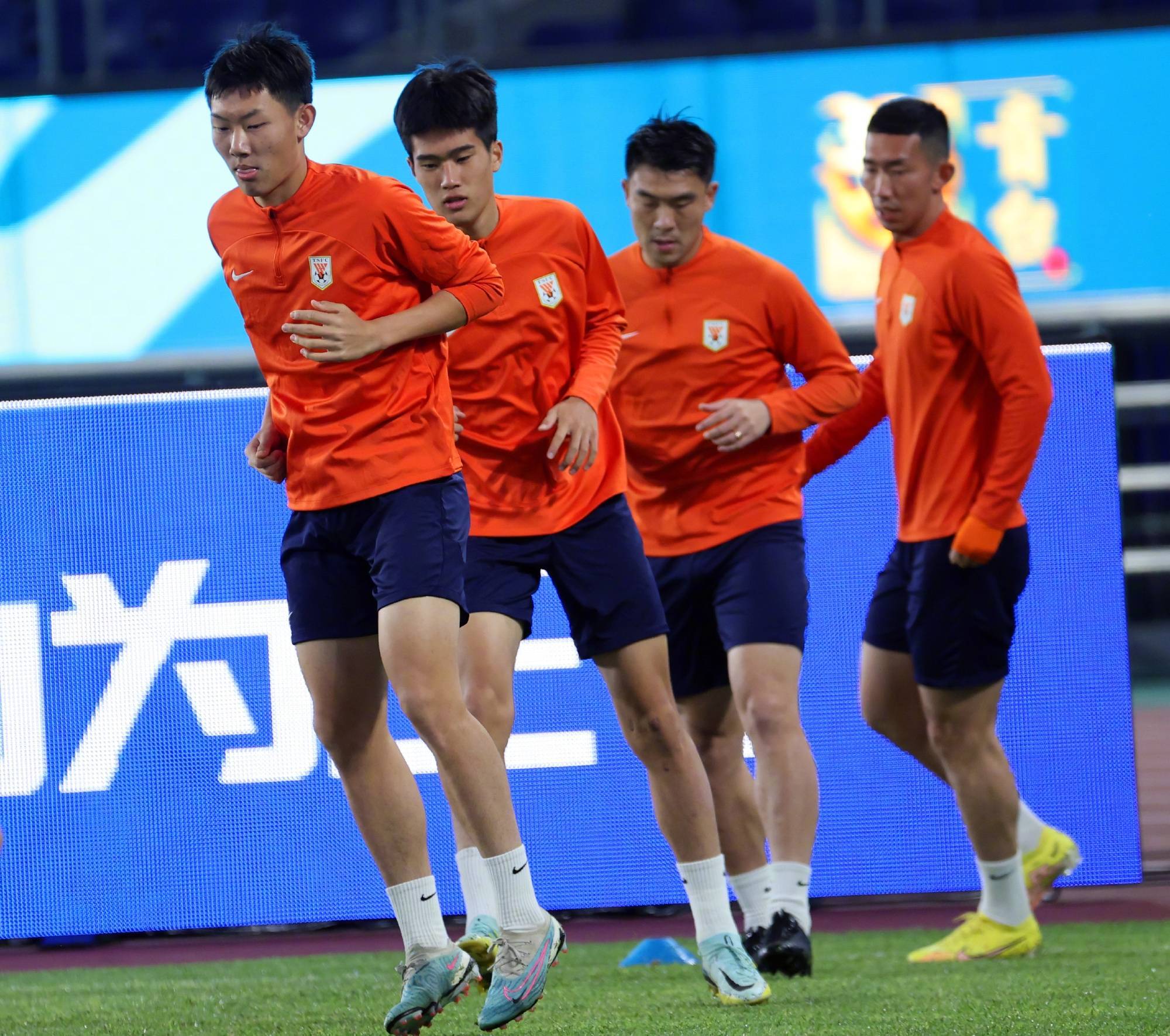 包含沙尔克教练组人事调整，全力备战下一轮比赛的词条