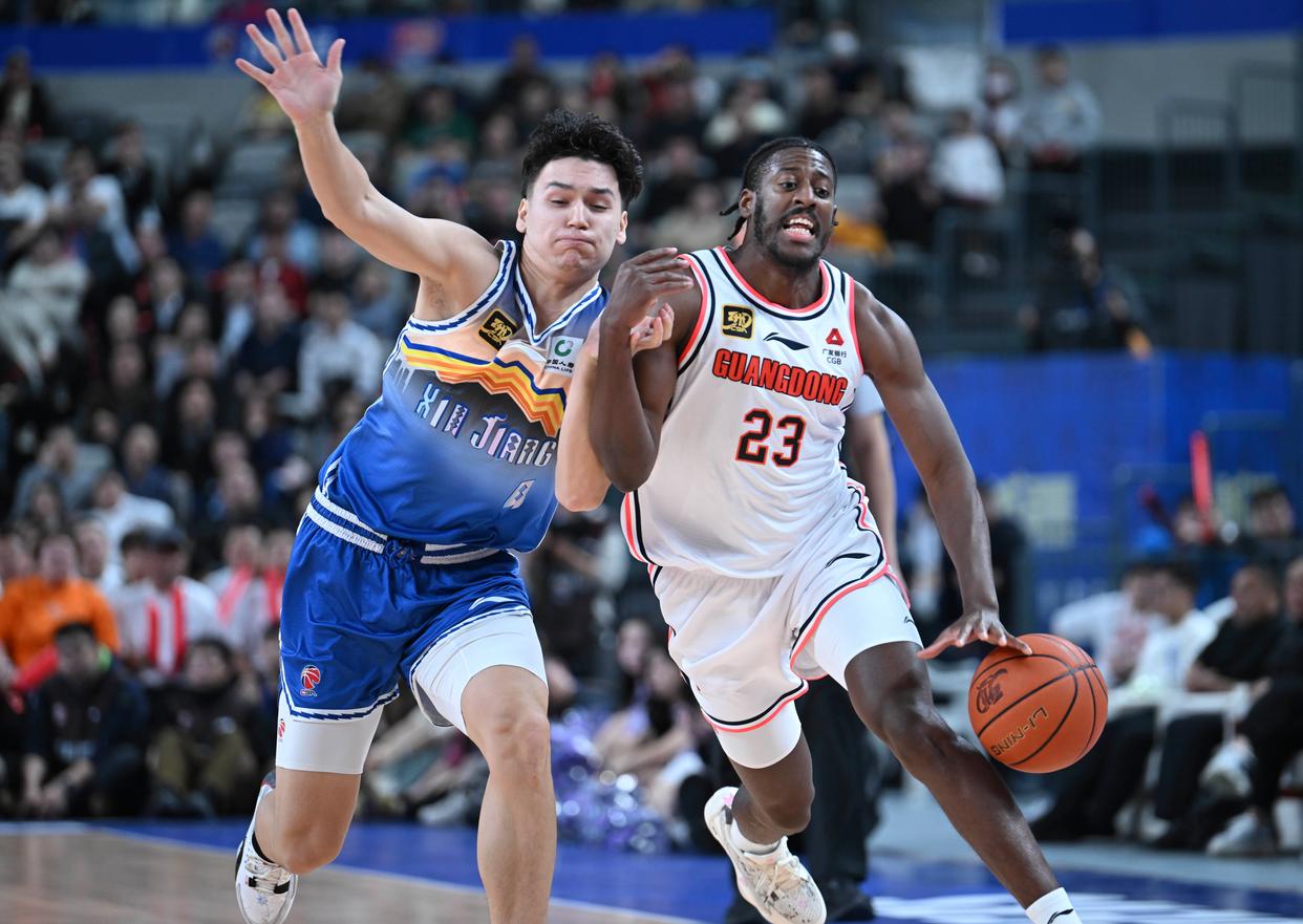 中东代表队在篮球比赛中积极表现