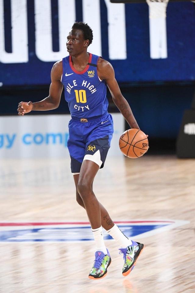 关于小牛后卫表现出色，成为球队新希望的信息