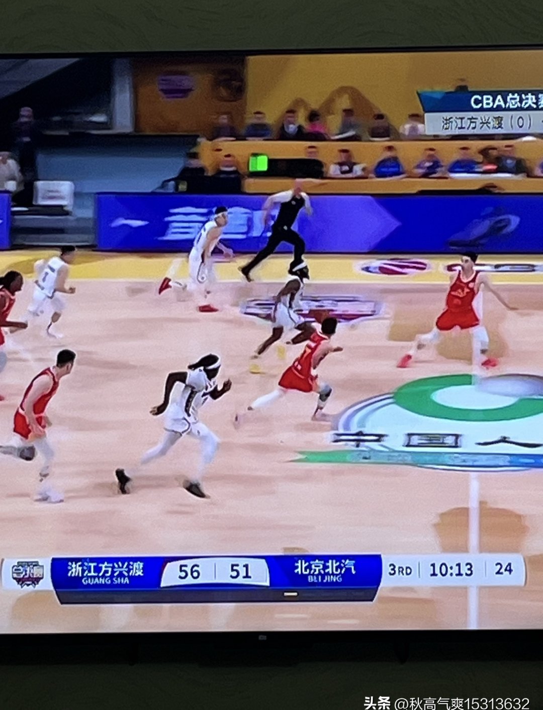 关于拼抢争夺激烈，球队稳住阵脚击败对手的信息