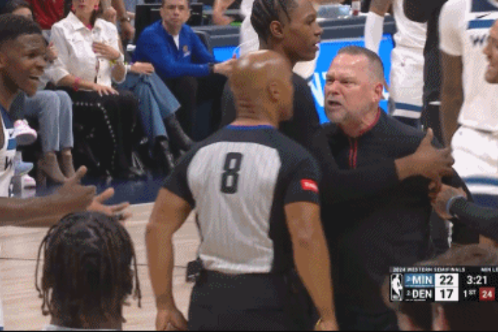 技术犯规成为比赛中的一大争议话题 技术犯规成为比赛中的一大争议话题