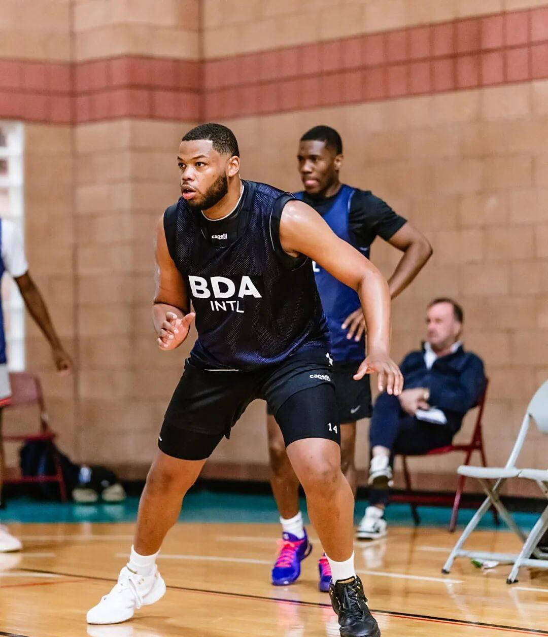 赵继周琦加盟NBA洛杉矶湖人队，加强中国男篮内线实力的简单介绍