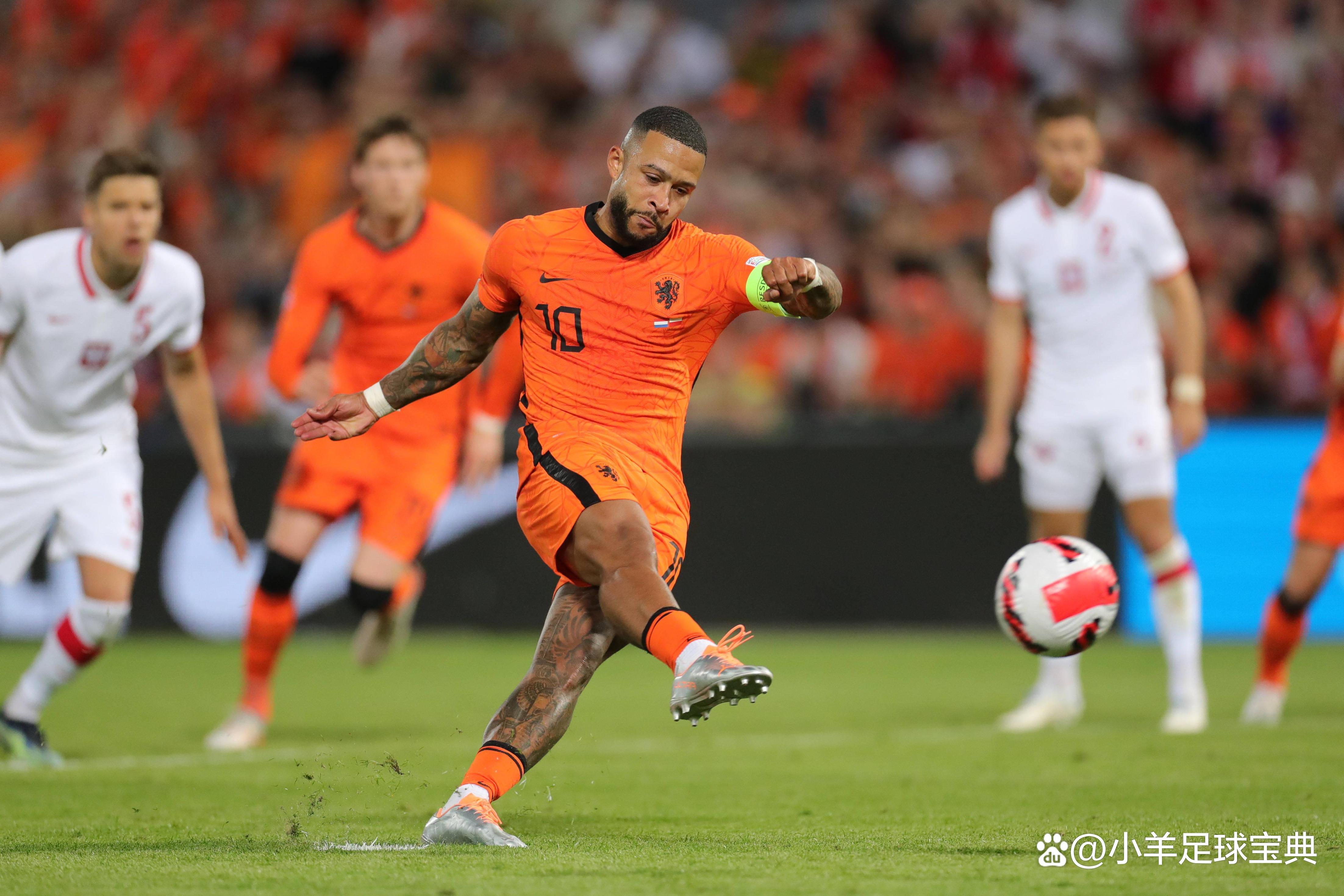 荷兰队在欧预赛中以大比分击败对手