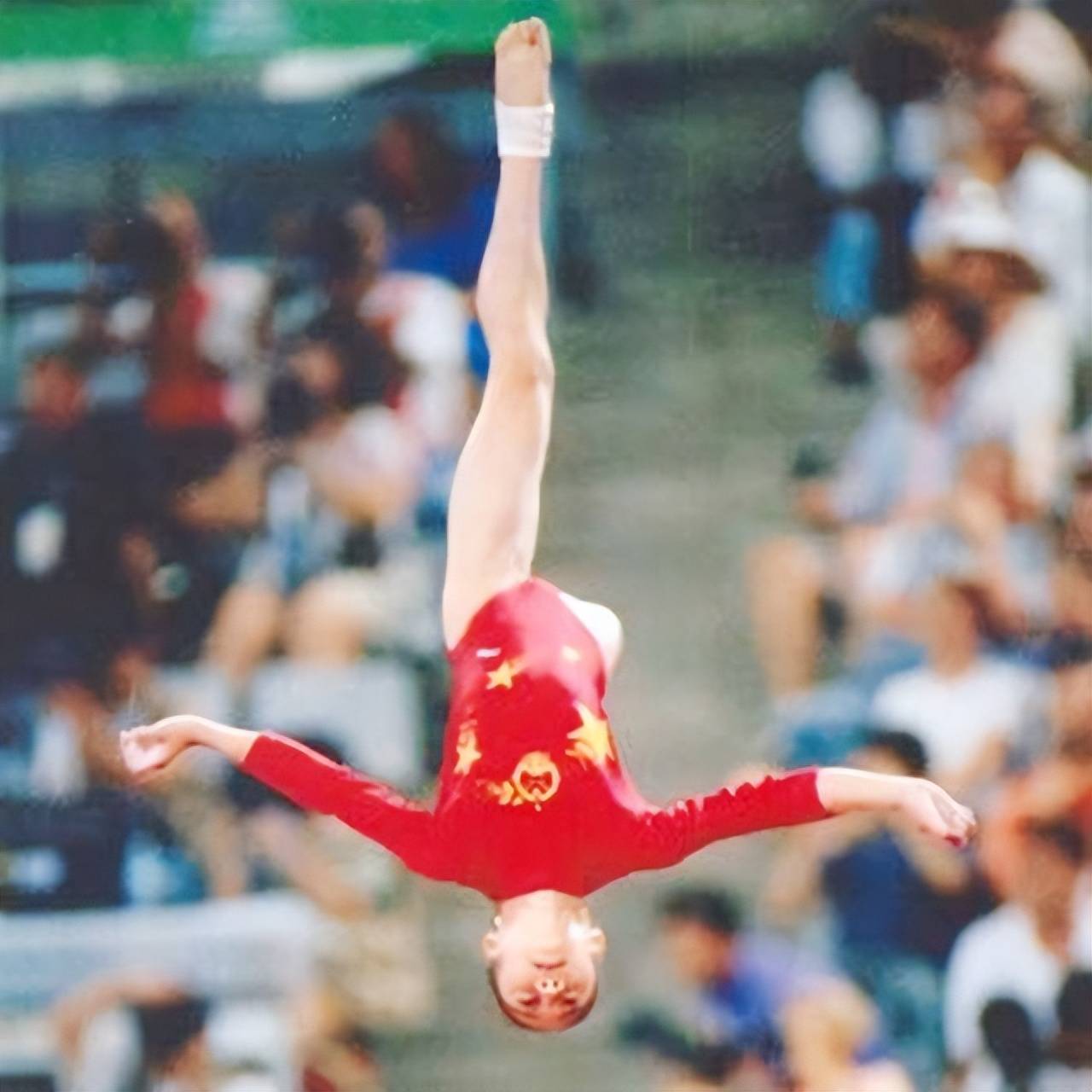 美丽飞跃!巴西选手摘得体操金牌 美丽飞跃!巴西选手摘得体操金牌