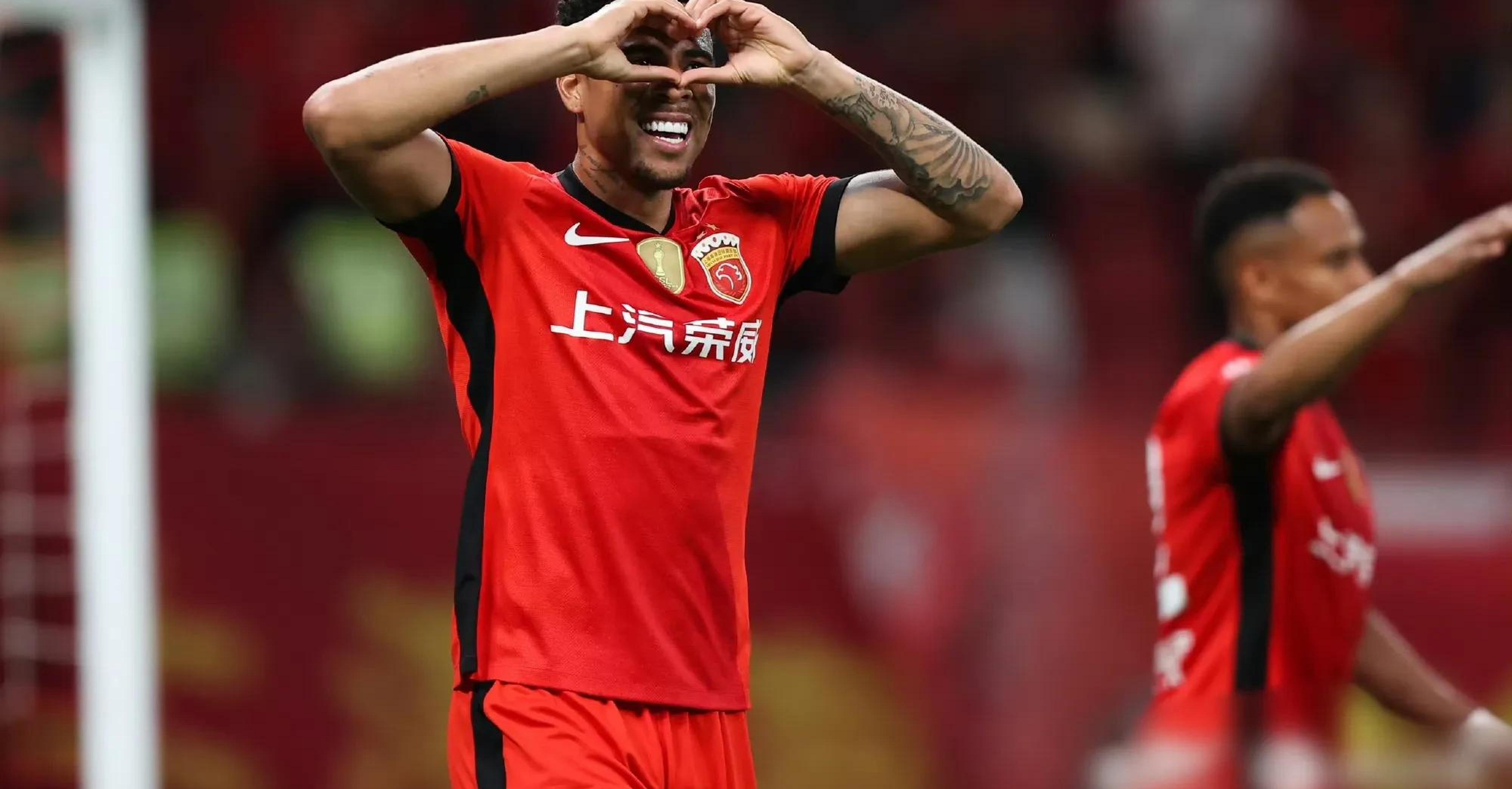 年轻球员崭露头角，助队成功逆袭