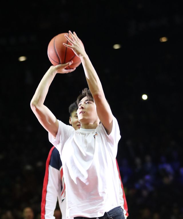 非洲篮球明星荣膺MVP,赛季完美收官的简单介绍 非洲篮球明星荣膺MVP,赛季完美收官的简单介绍