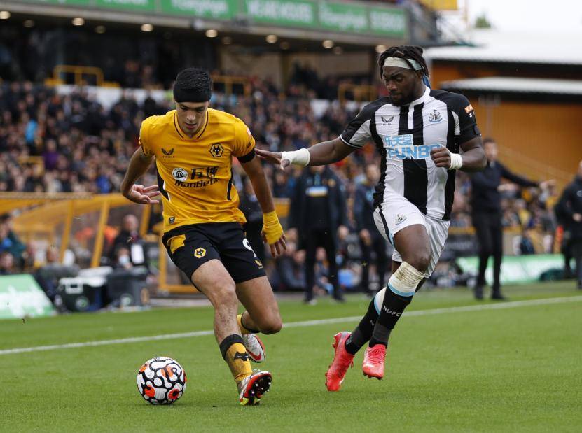 包含西汉姆联遭遇两连败，保级形势堪忧的词条