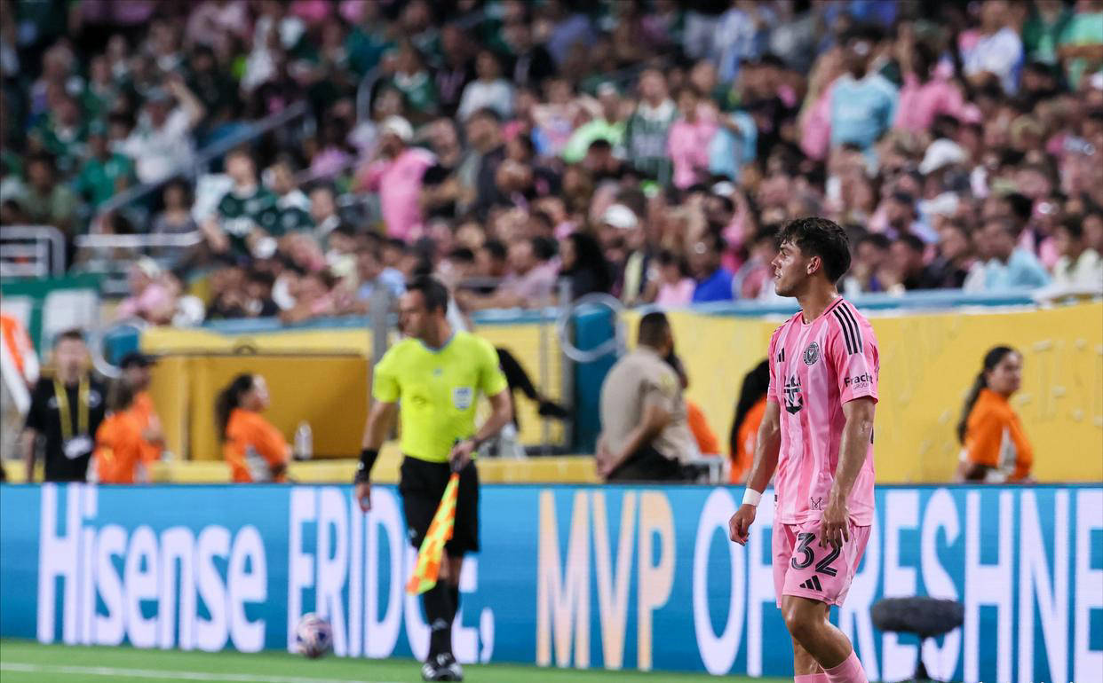 关于球员表现备受关注,国际赛事结果引发热议的信息 关于球员表现备受关注,国际赛事结果引发热议的信息