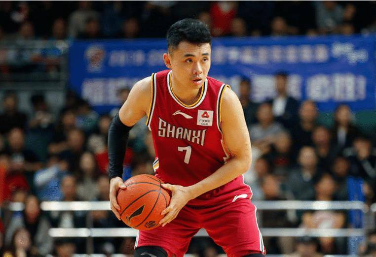 首轮较量:江苏男篮对山西男篮 首轮较量:江苏男篮对山西男篮