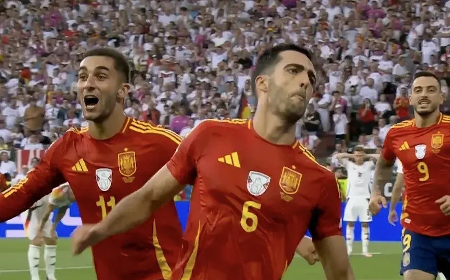 西班牙队在比赛中击败对手，晋级半决赛