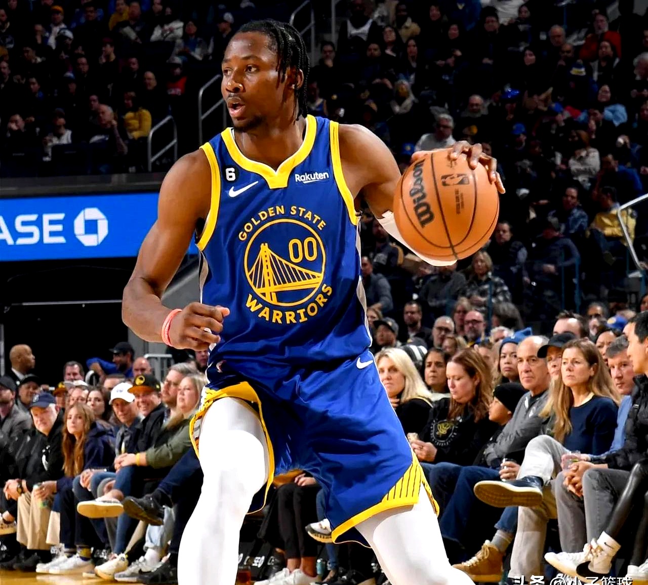 关于勇士队客场大胜，赢得系列赛关键一战的信息