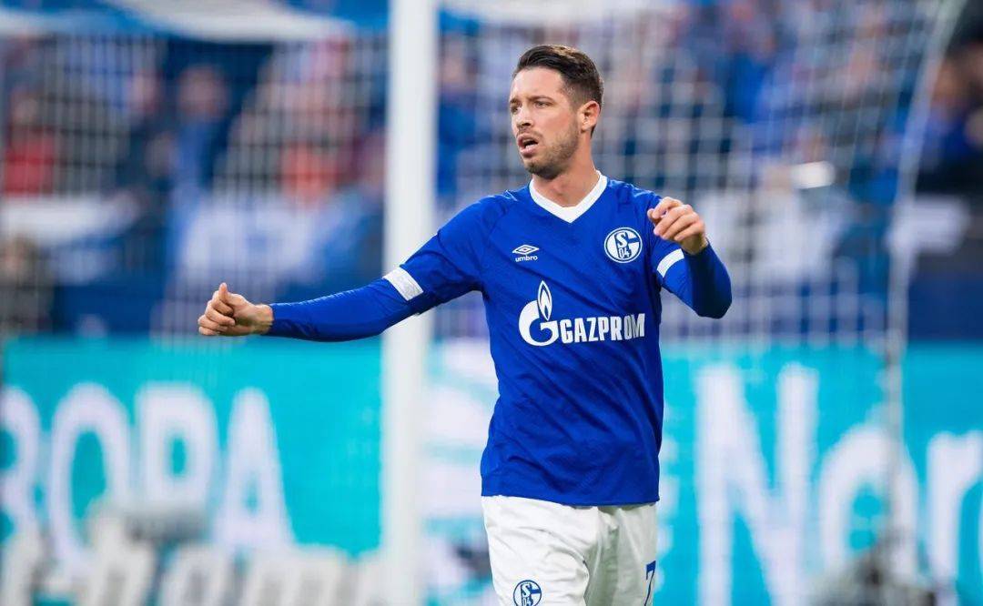 包含场上反击有心！柏林赫塔扳平比分的词条