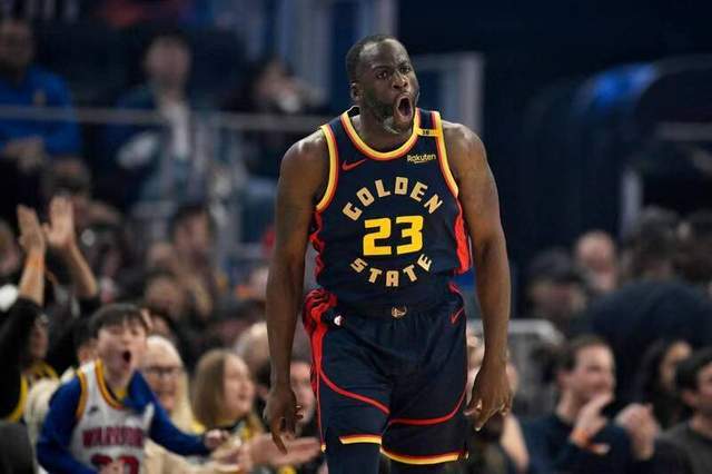 关于NBA球员在比赛中受伤，将暂时缺席球队训练的信息